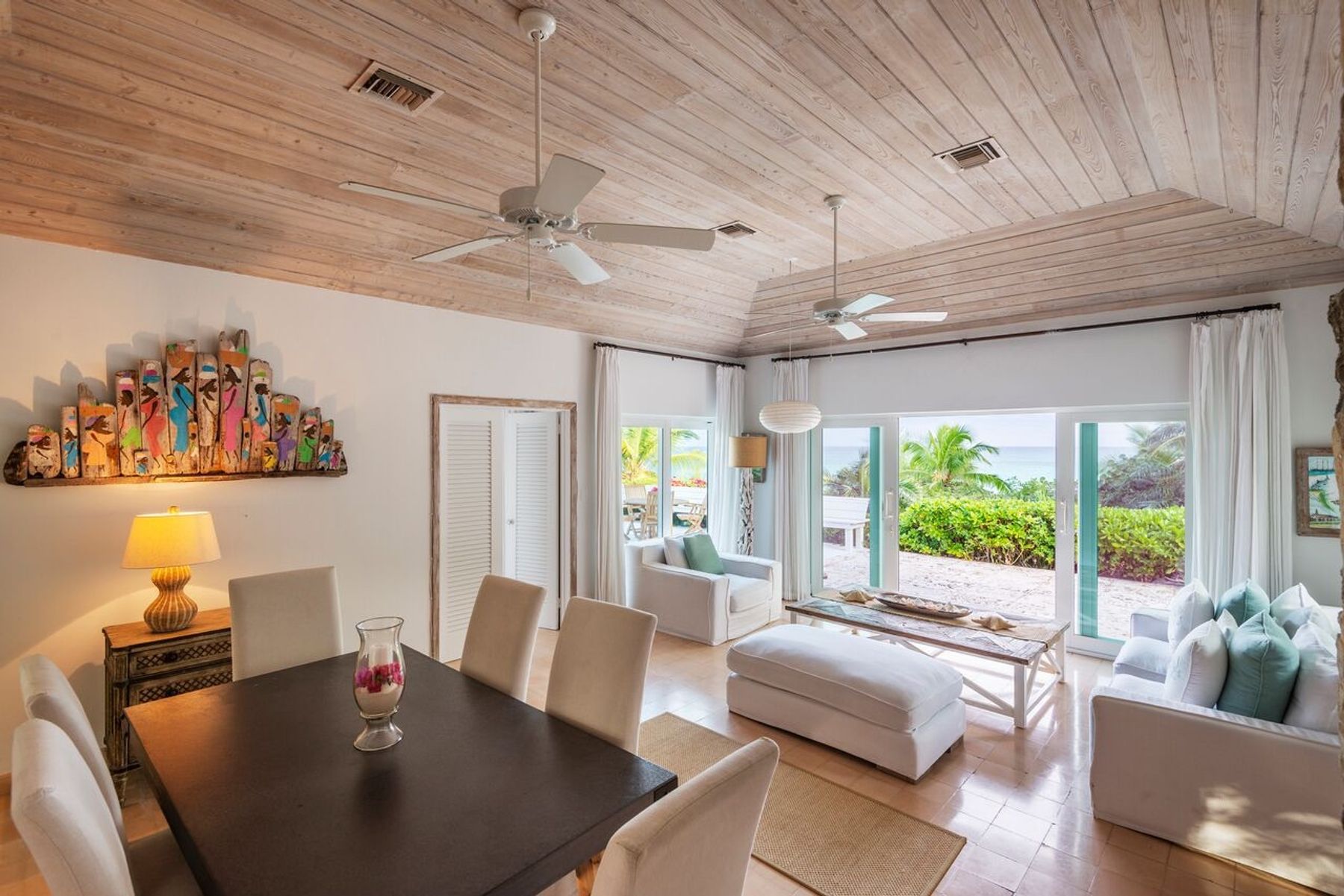 Three Bees at Harbour Island villa photo.